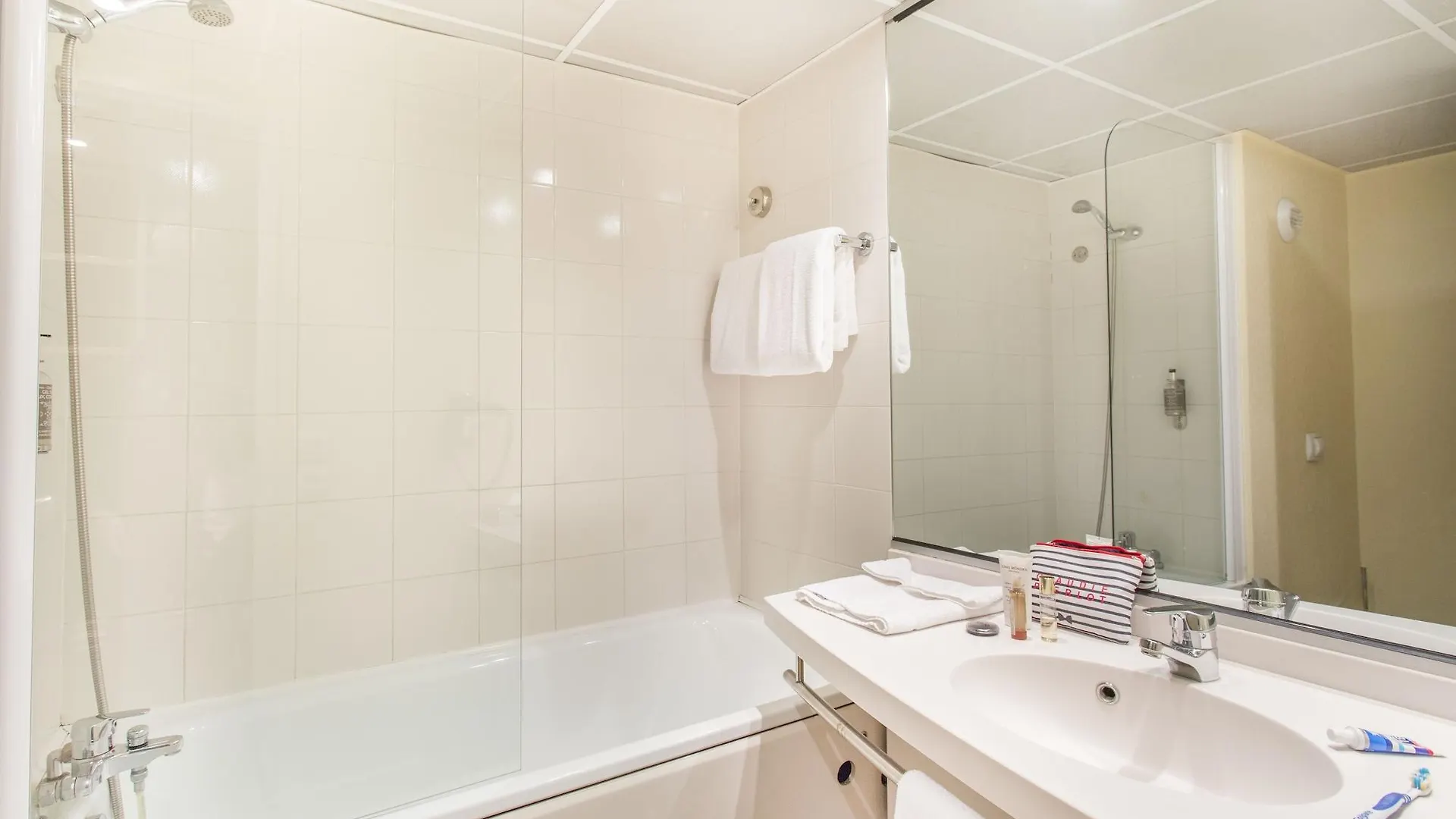 Canal Hotel 3*