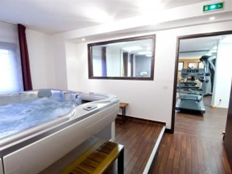 Canal Hotel Pantin