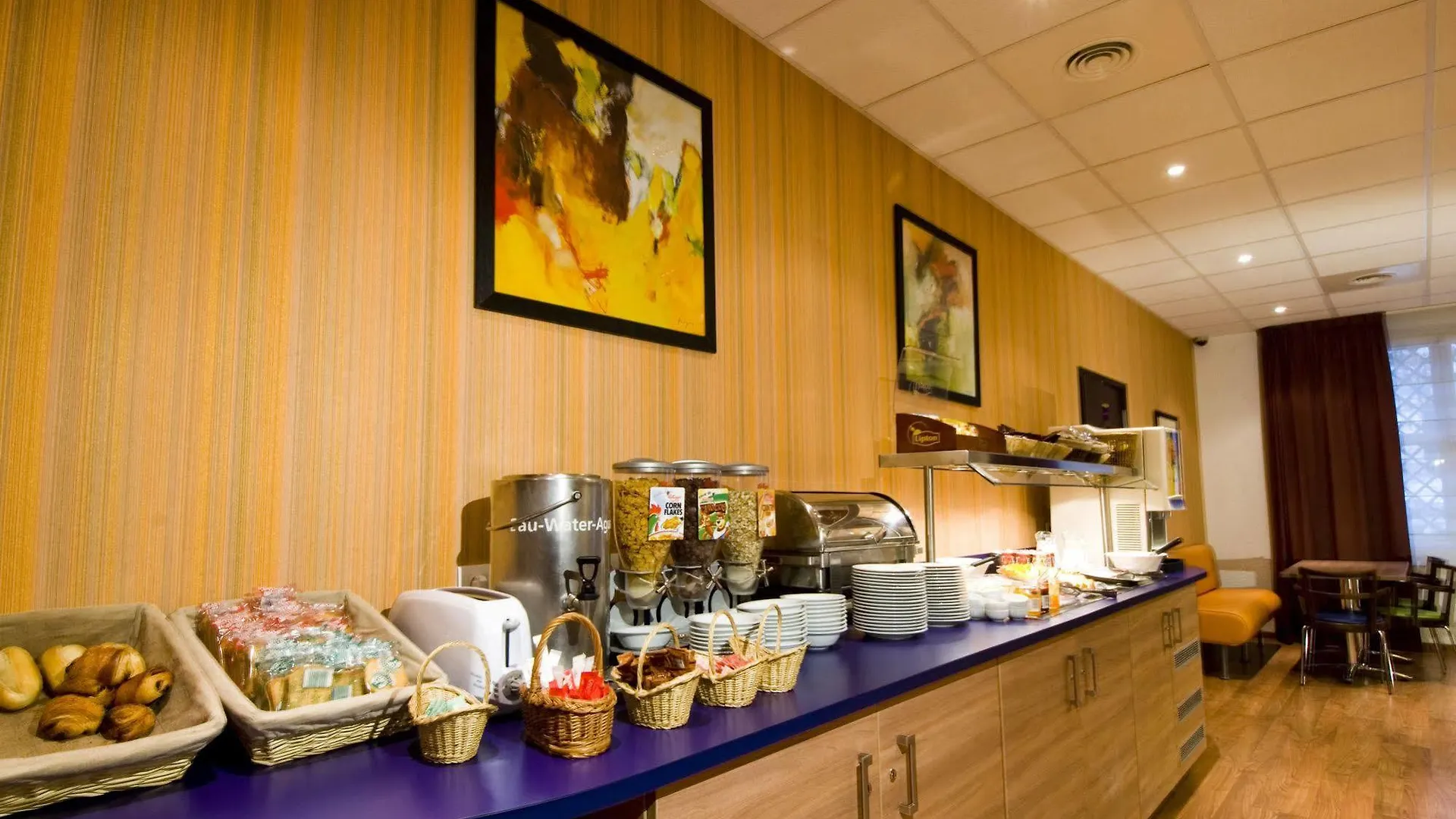 Canal Hotel