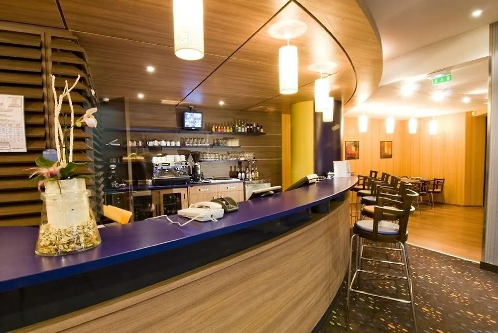 Canal Hotel