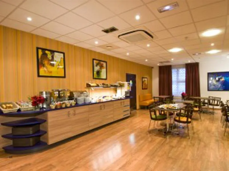 Canal Hotel 3*