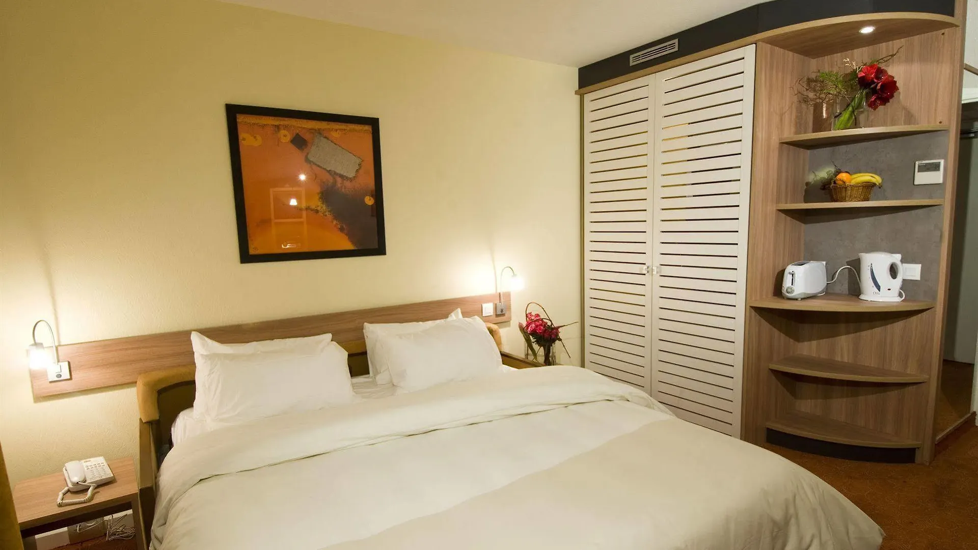 Canal Hotel